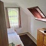 Nyaraló Klára *